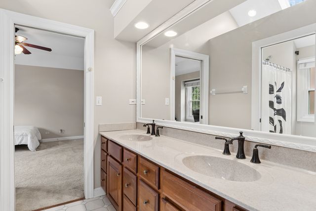 2321 Courtland Court, Aurora, IL 60502