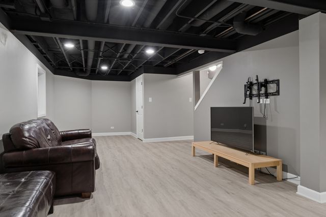 2321 Courtland Court, Aurora, IL 60502