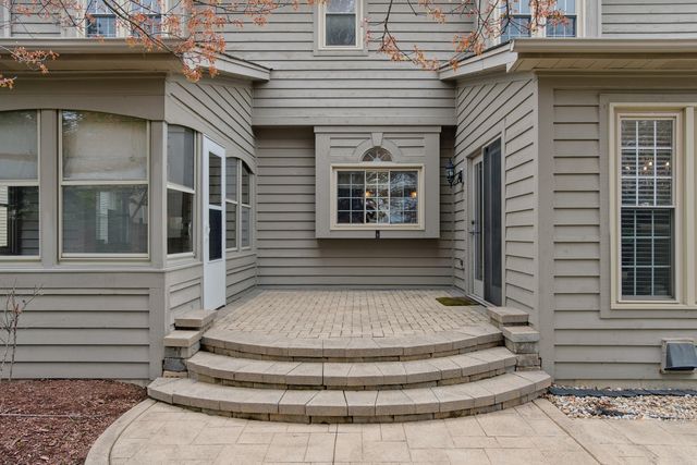 2321 Courtland Court, Aurora, IL 60502