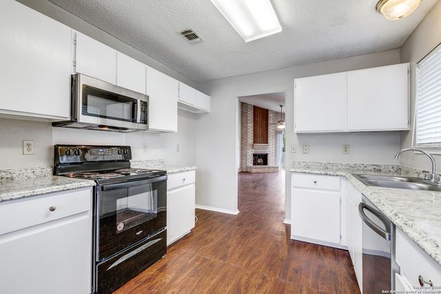 7255 Webbwood, San Antonio, TX 78250