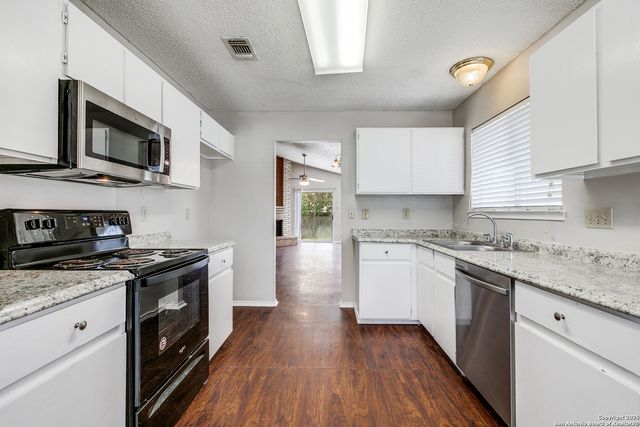 7255 Webbwood, San Antonio, TX 78250