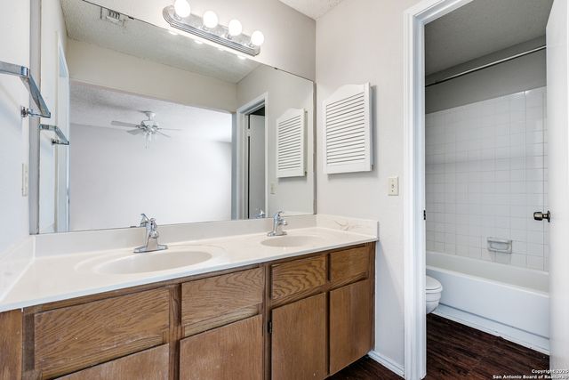 7255 Webbwood, San Antonio, TX 78250