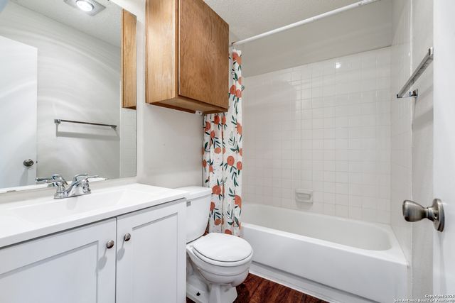 7255 Webbwood, San Antonio, TX 78250