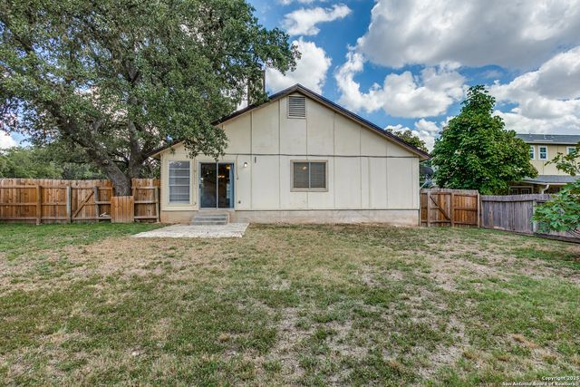 7255 Webbwood, San Antonio, TX 78250