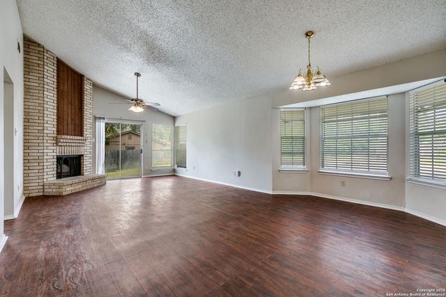 7255 Webbwood, San Antonio, TX 78250