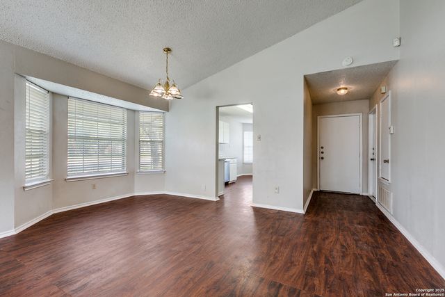 7255 Webbwood, San Antonio, TX 78250