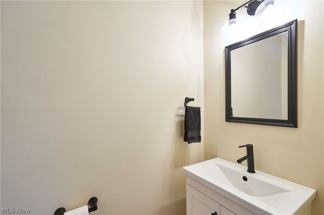 300 Manhattan Pky, Painesville, OH 44077