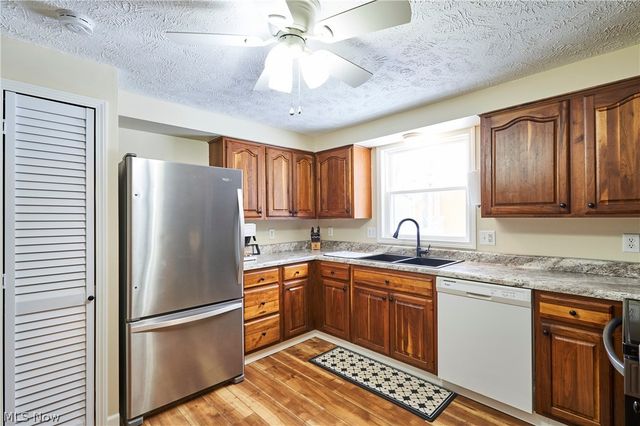 300 Manhattan Pky, Painesville, OH 44077