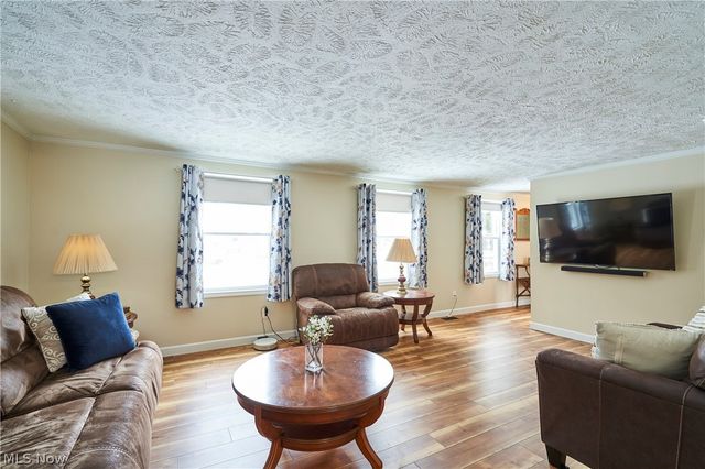 300 Manhattan Pky, Painesville, OH 44077