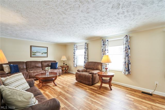 300 Manhattan Pky, Painesville, OH 44077