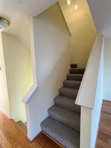 2823 Barclay Way, Ann Arbor, MI 48105