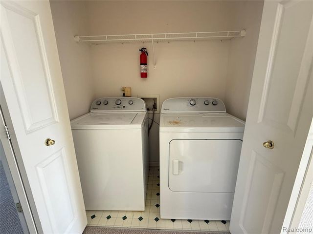 2823 Barclay Way, Ann Arbor, MI 48105