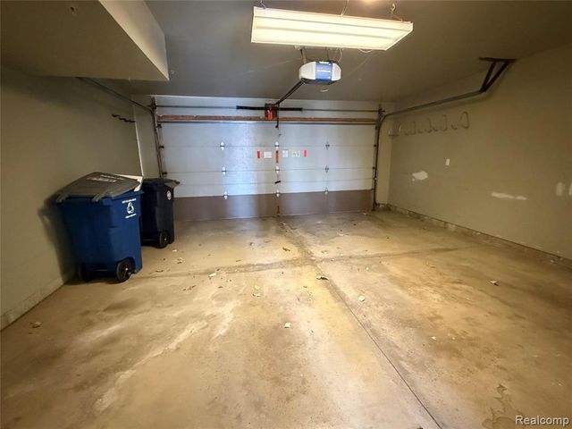 2823 Barclay Way, Ann Arbor, MI 48105