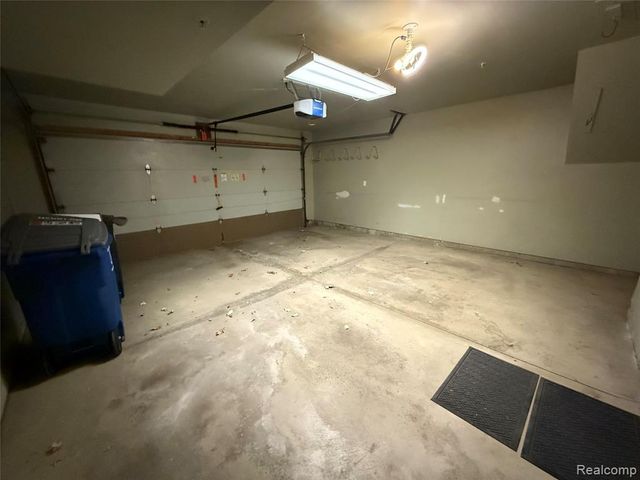 2823 Barclay Way, Ann Arbor, MI 48105