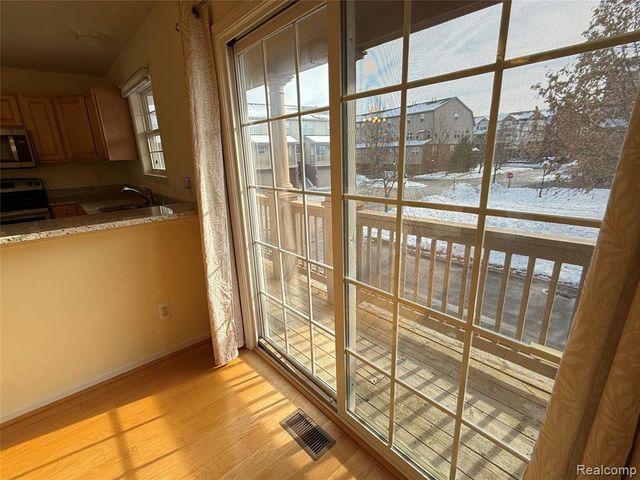 2823 Barclay Way, Ann Arbor, MI 48105