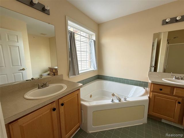 2823 Barclay Way, Ann Arbor, MI 48105