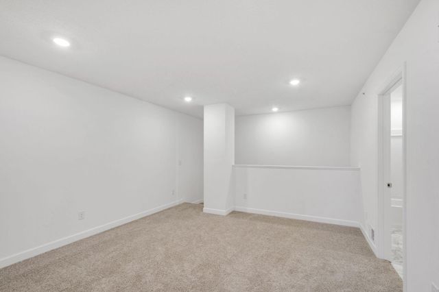 5227 Long Pointe Pass, Woodbury, MN 55129