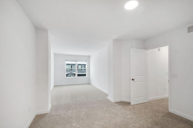 5227 Long Pointe Pass, Woodbury, MN 55129