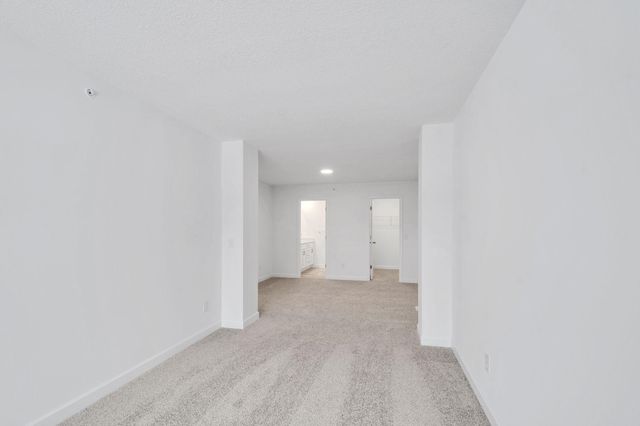 5227 Long Pointe Pass, Woodbury, MN 55129