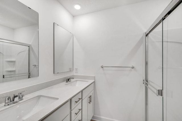 5227 Long Pointe Pass, Woodbury, MN 55129