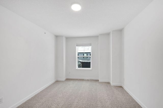 5227 Long Pointe Pass, Woodbury, MN 55129