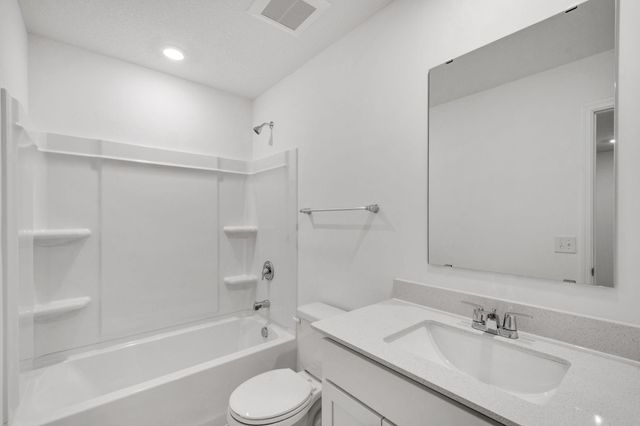 5227 Long Pointe Pass, Woodbury, MN 55129