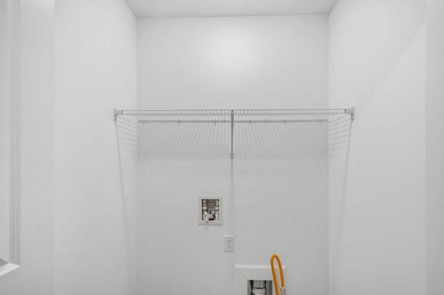 5227 Long Pointe Pass, Woodbury, MN 55129