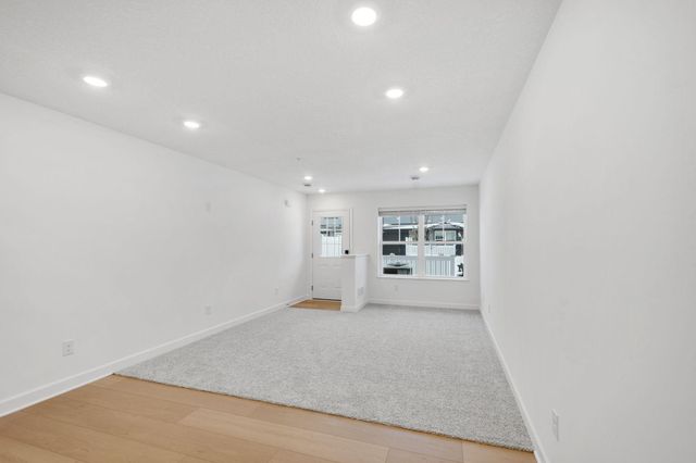 5227 Long Pointe Pass, Woodbury, MN 55129