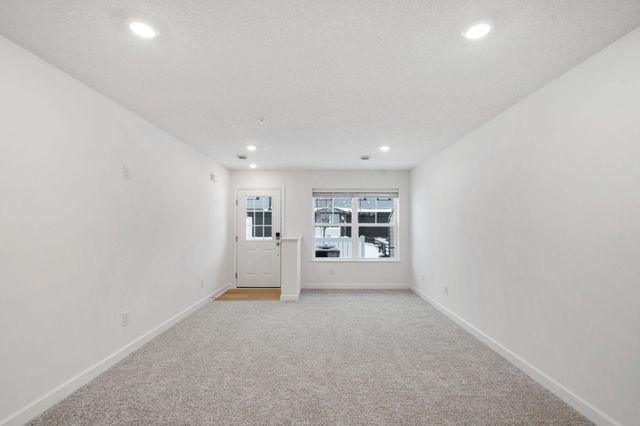 5227 Long Pointe Pass, Woodbury, MN 55129