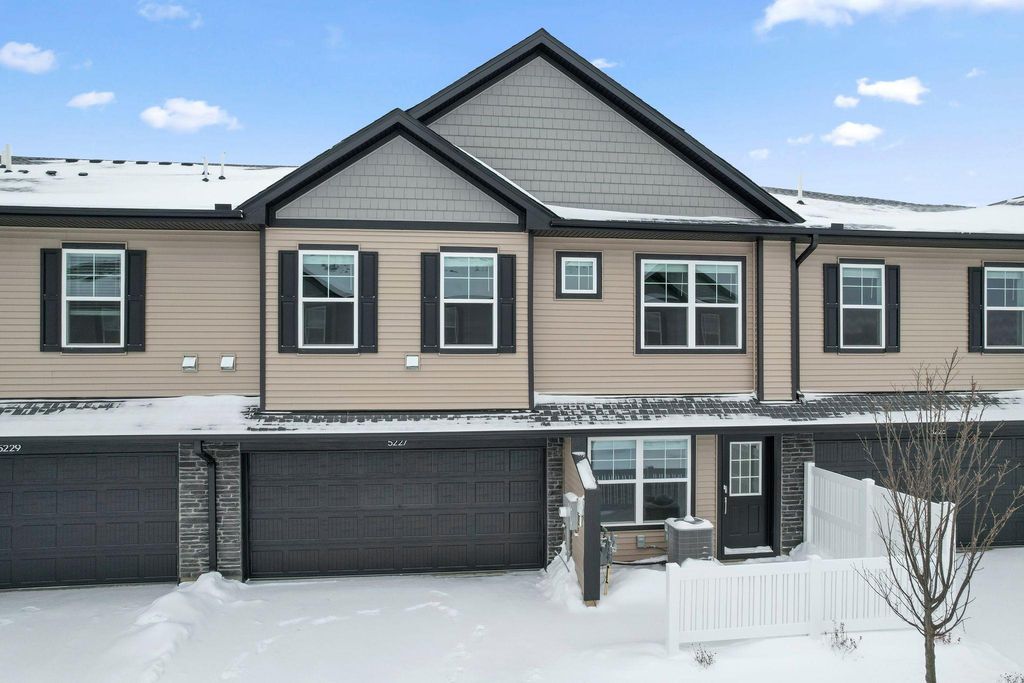 5227 Long Pointe Pass, Woodbury, MN 55129