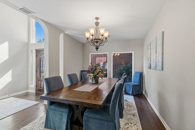 2 Villas Ways Drive, Conroe, TX 77356