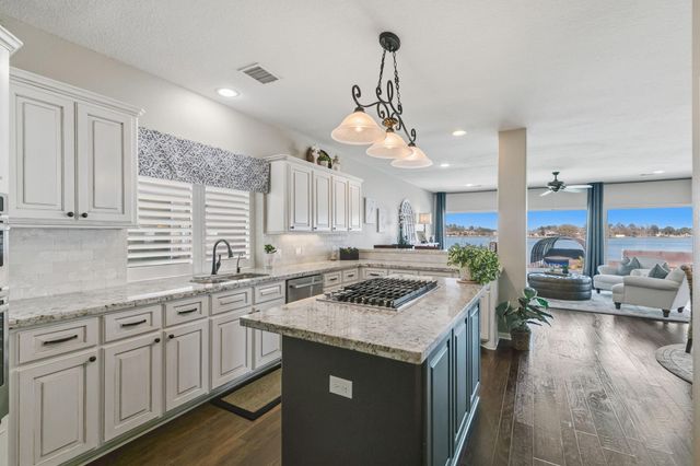 2 Villas Ways Drive, Conroe, TX 77356