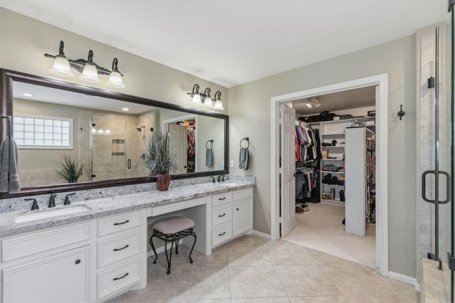 2 Villas Ways Drive, Conroe, TX 77356