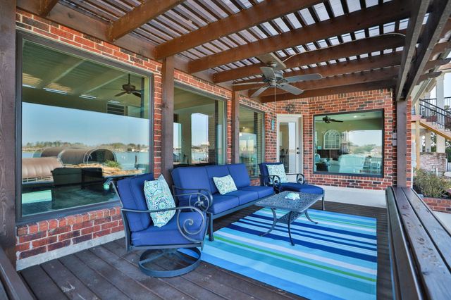 2 Villas Ways Drive, Conroe, TX 77356