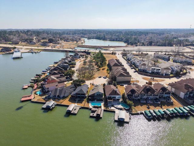 2 Villas Ways Drive, Conroe, TX 77356