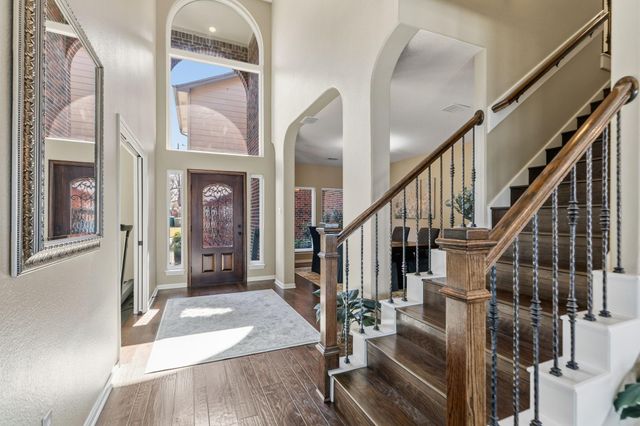 2 Villas Ways Drive, Conroe, TX 77356