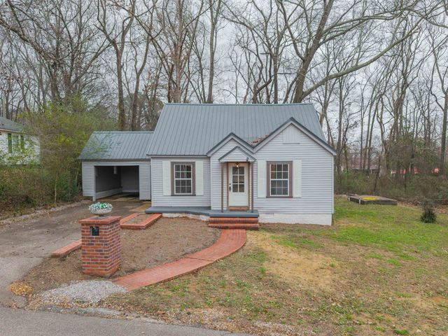 255 WOODLAWN PL, Selmer, TN 38375