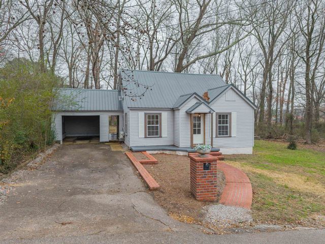 255 WOODLAWN PL, Selmer, TN 38375