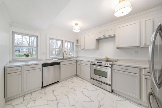 255 WOODLAWN PL, Selmer, TN 38375