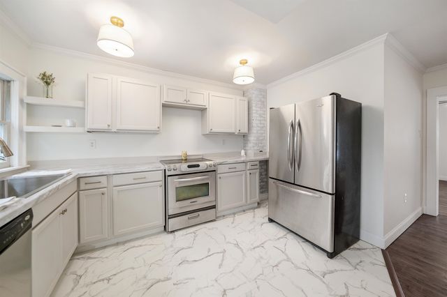 255 WOODLAWN PL, Selmer, TN 38375