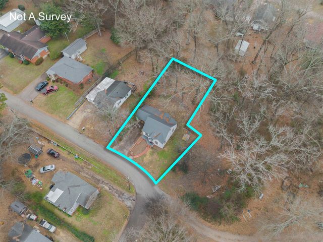 255 WOODLAWN PL, Selmer, TN 38375