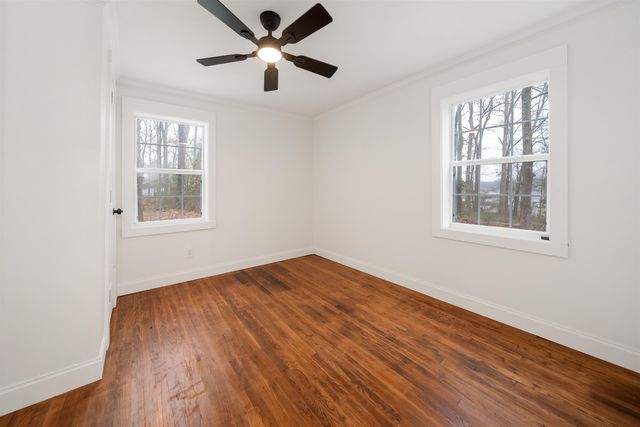 255 WOODLAWN PL, Selmer, TN 38375