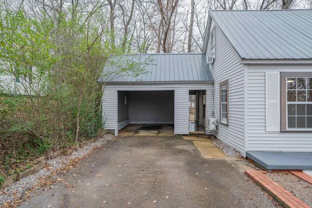 255 WOODLAWN PL, Selmer, TN 38375