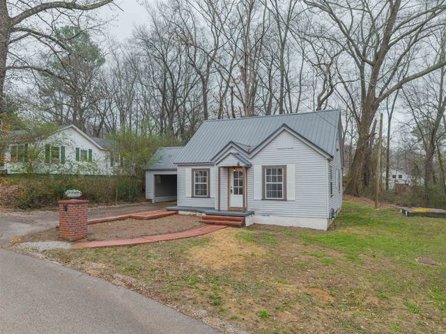 255 WOODLAWN PL, Selmer, TN 38375