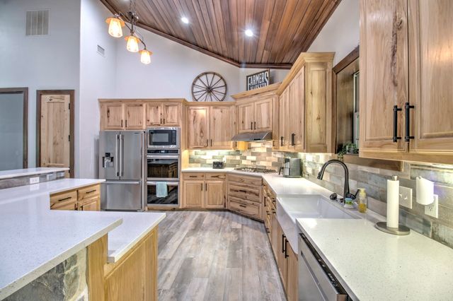 1024 Jordan Creek Road, Collinsville, TX 76233