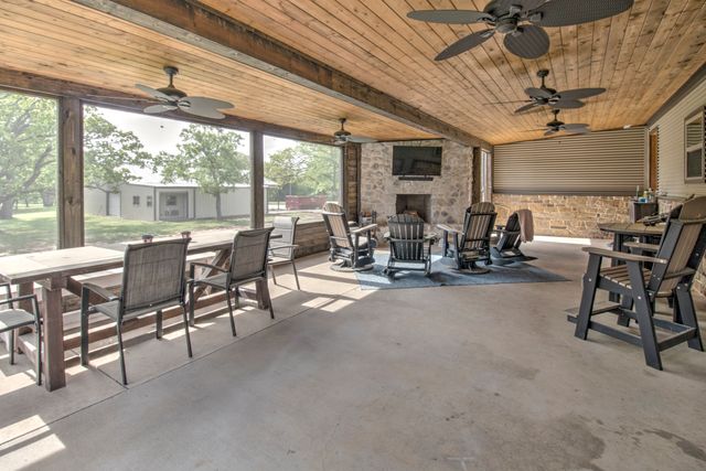1024 Jordan Creek Road, Collinsville, TX 76233
