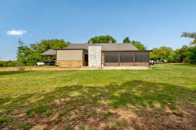 1024 Jordan Creek Road, Collinsville, TX 76233