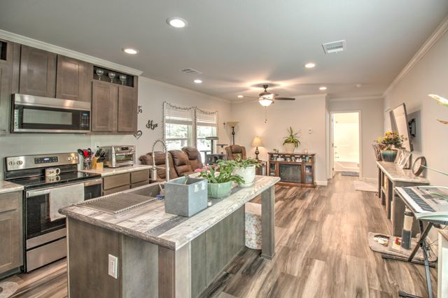 1024 Jordan Creek Road, Collinsville, TX 76233