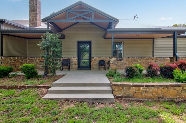 1024 Jordan Creek Road, Collinsville, TX 76233