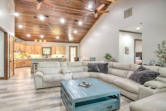 1024 Jordan Creek Road, Collinsville, TX 76233